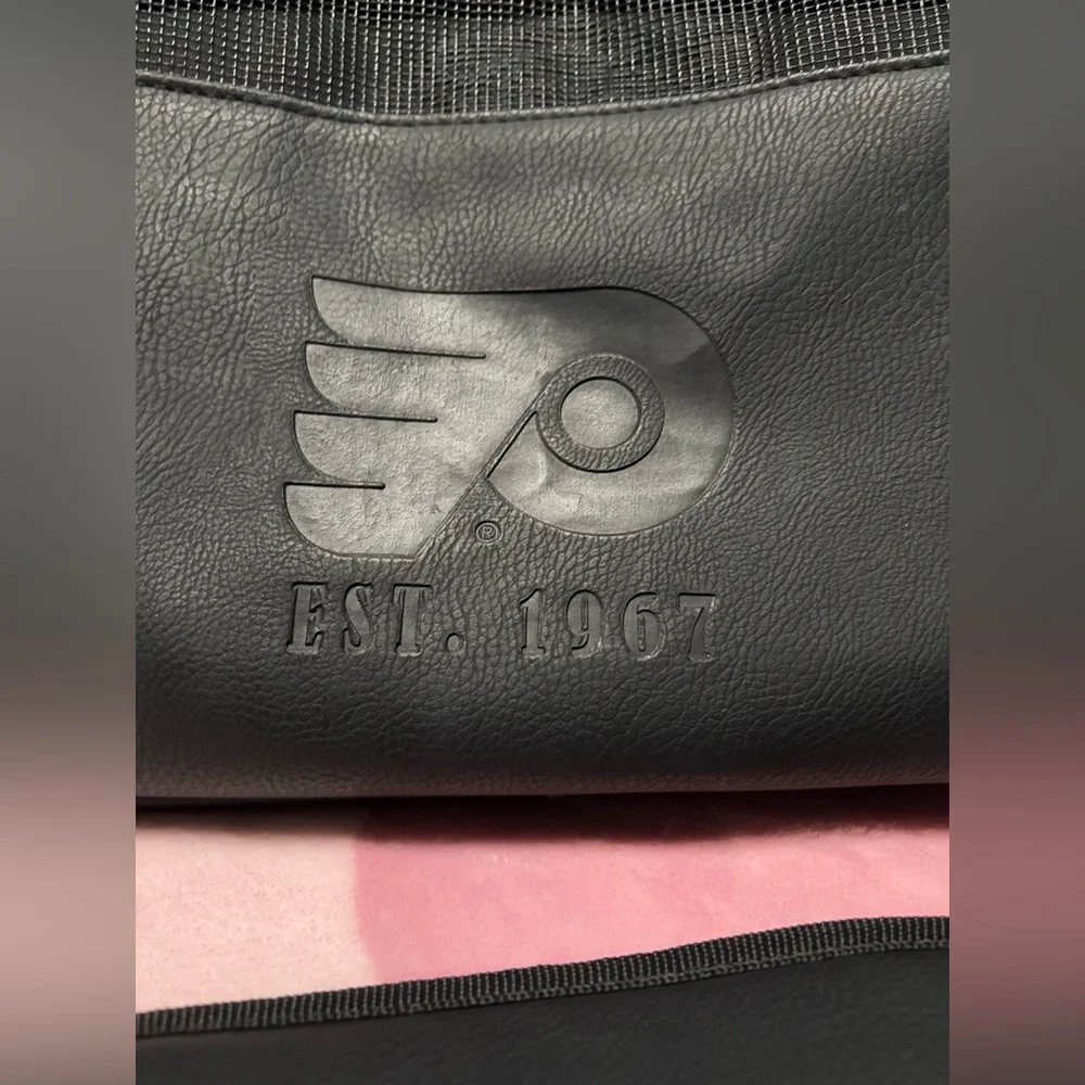 Super RARE NHL Flyers rare and super exclusive black duffle bag filled